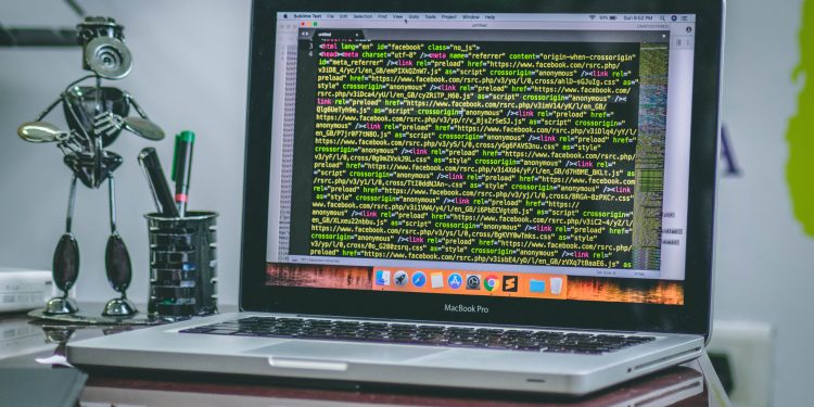 Git Hygiene as a Stealth Seniority Signal in Code Reviews